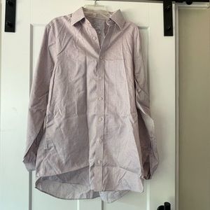 Barely worn men’s dress shirt - perfect for the office!